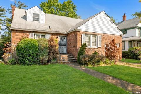 41 7th St, Valley Stream, NY 11581