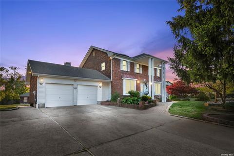 4 Eleanors Cv, Lake Grove, NY 11755