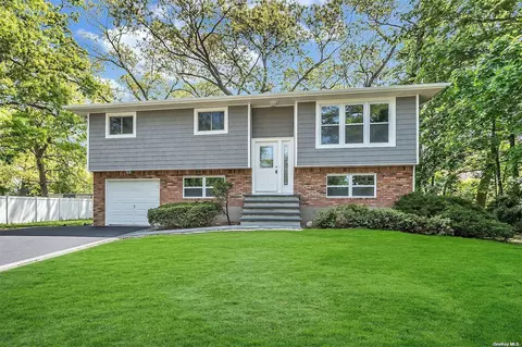 15 Oswego Pl, West Babylon, NY 11704