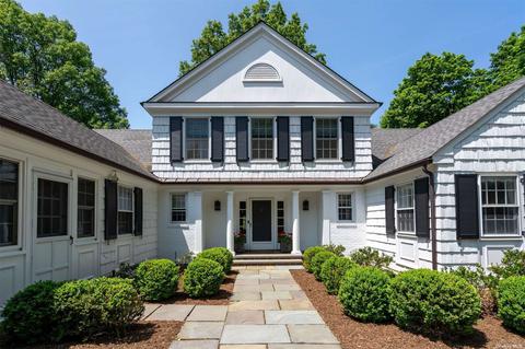 139 Skunks Misery Rd, Locust Valley, NY 11560