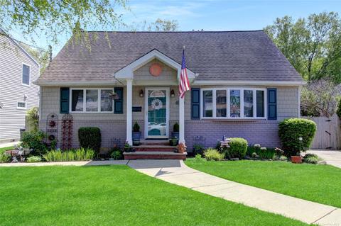 2680 Woods Ave, East Meadow, NY 11554