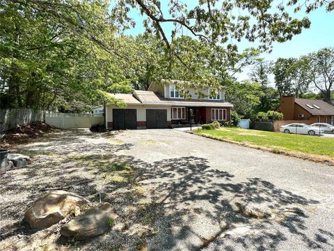500 Lockwood Dr, Shirley, NY 11967