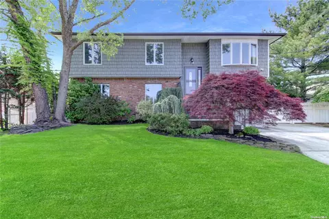 308 N Delaware Ave, Massapequa, NY 11758
