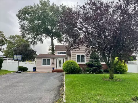 15 Elgar St, East Northport, NY 11731
