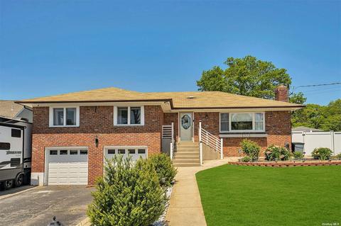 63 Fulton Blvd, Commack, NY 11725
