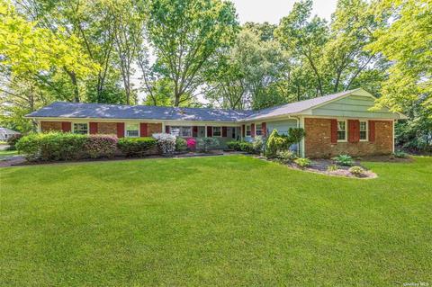 22 Barker Dr, Stony Brook, NY 11790