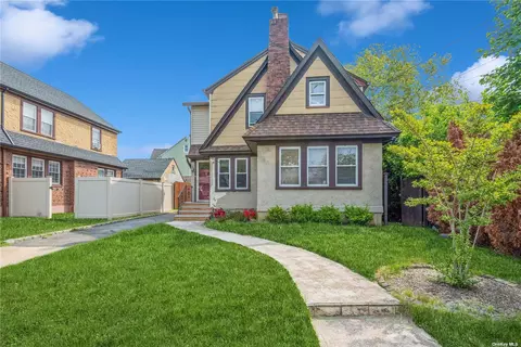 125 Maplewood St, West Hempstead, NY 11552