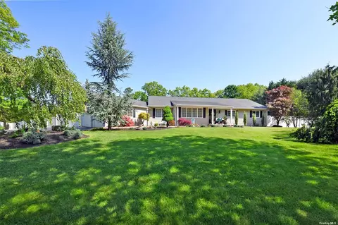 3 Penn Dr, Dix Hills, NY 11746