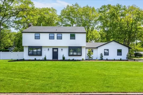 37 Pembrook Dr, Stony Brook, NY 11790