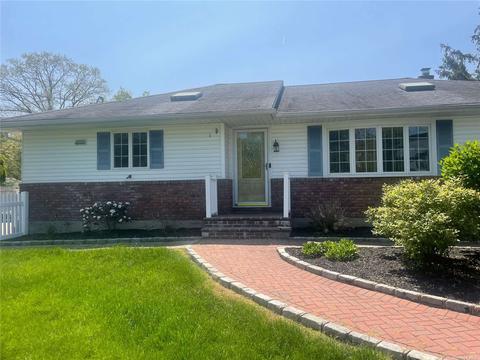 60 Rockaway St, Islip Terrace, NY 11752