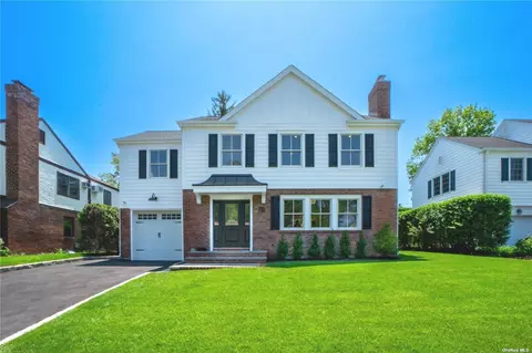 78 Mulberry Ave, Garden City, NY 11530