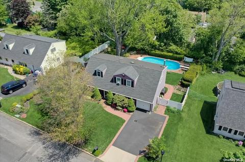 129 Rosemont Ave, Farmingville, NY 11738
