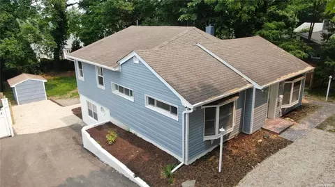 21 Woodland St, Huntington, NY 11743
