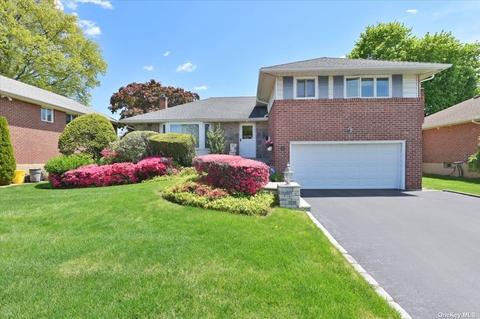 15 Clearland Rd, Syosset, NY 11791