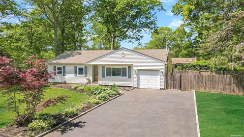 413 Lockwood Dr, Shirley, NY 11967