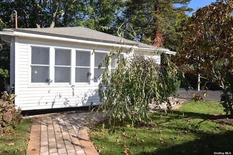 27 Elmhurst Rd, Sound Beach, NY 11789