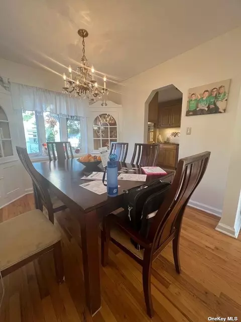 350 Andrews Rd, Mineola, NY 11501