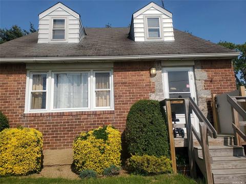 76 Barrymore Blvd, Franklin Square, NY 11010