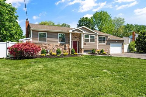 28 Penfield Dr, East Northport, NY 11731