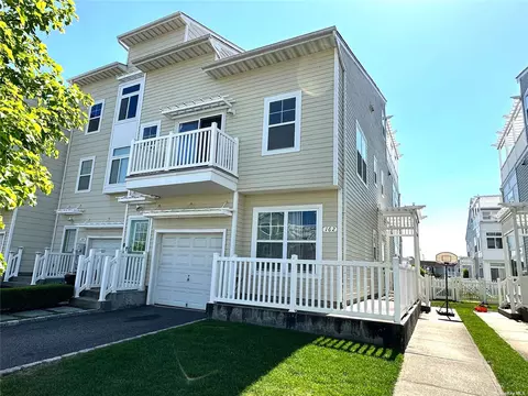 162 Sea Grass Ln, Arverne, NY 11692