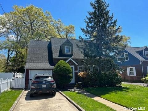 259 Hempstead Gardens Dr, West Hempstead, NY 11552