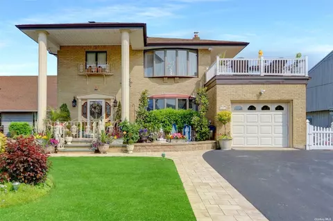 4077 Ohio Pl, Island Park, NY 11558