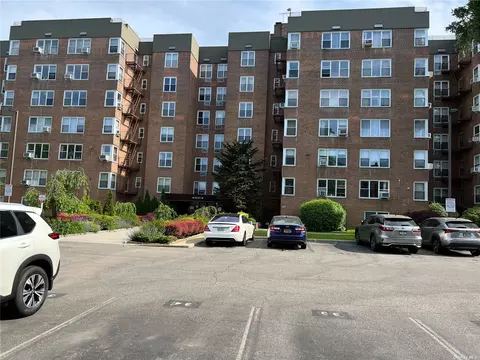 18-70 211 St #1A, Bayside, NY 11360