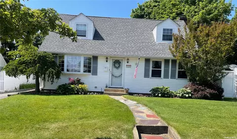 3 Hawthorne Rd, East Norwich, NY 11732