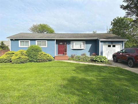 33 Maida Ave, Deer Park, NY 11729