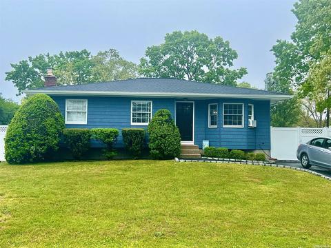 1 Elgin St, Mastic, NY 11950