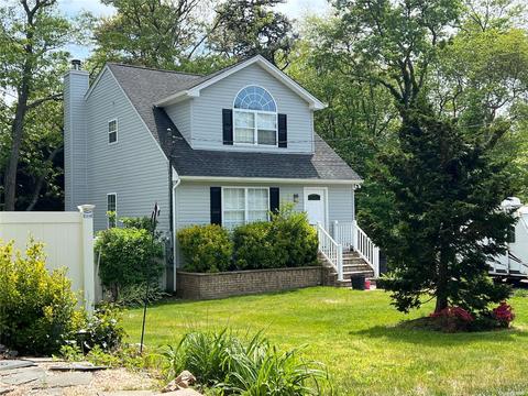 5 Hayden St, Patchogue, NY 11772