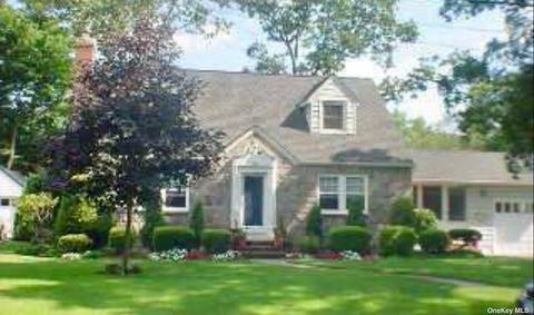 1952 Park Ave, East Meadow, NY 11554