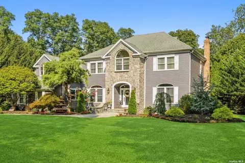 13 Milemore Dr, Northport, NY 11768