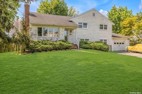 8 Rupert Pl, Melville, NY 11747