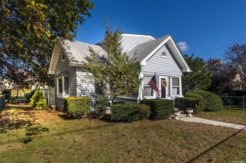 691 Lowell Pl, North Baldwin, NY 11510