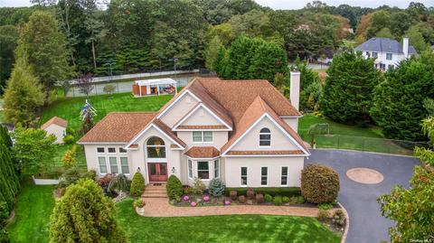 5 Sweet Gum Ct, Dix Hills, NY 11746