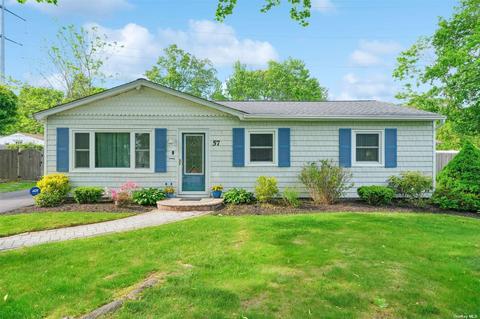 57 Prince Rd, Rocky Point, NY 11778