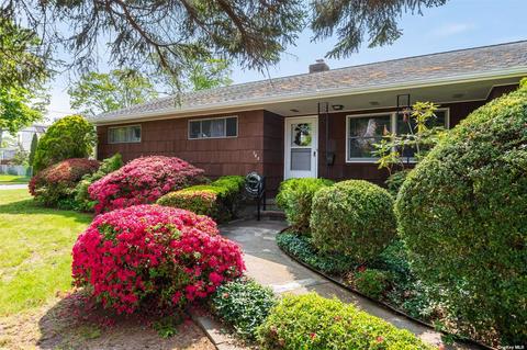 185 Byrd St, Lindenhurst, NY 11757