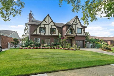 765 Cypress Dr, Franklin Square, NY 11010