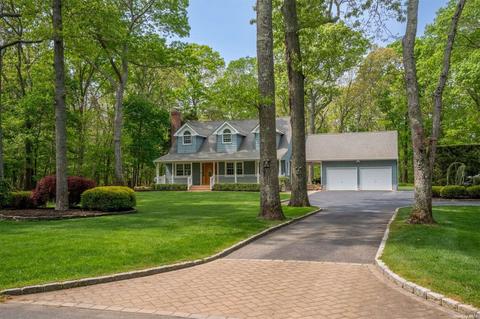 17 Wading River Rd, Manorville, NY 11949