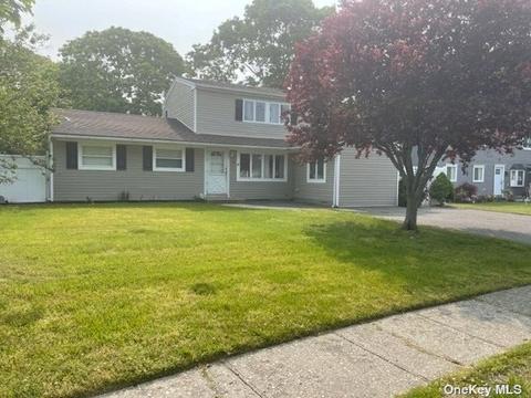 3 Pamela Ln, Selden, NY 11784