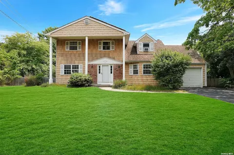901 Sycamore Ave, Bohemia, NY 11716