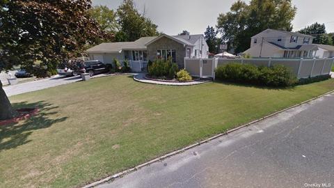 494 Lincoln Ave, Brentwood, NY 11717