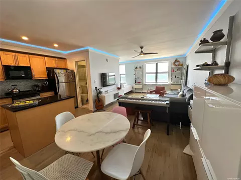 129 Beach 118th St #4D, Rockaway Park, NY 11694