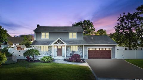 12 Daniel Ct, West Islip, NY 11795