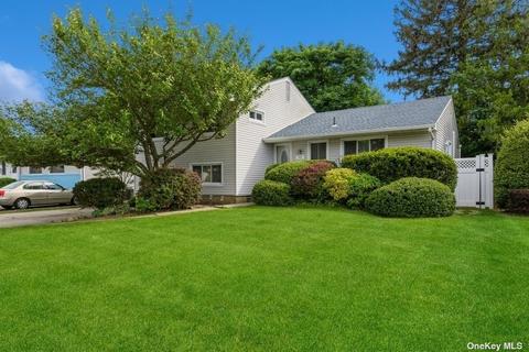 3610 Summer Dr, Wantagh, NY 11793
