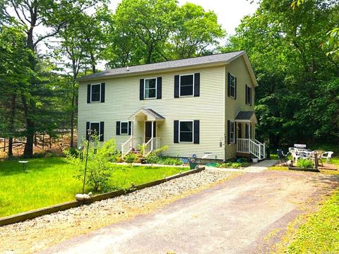 82 Gray Ave, Medford, NY 11763