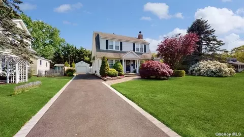 8 Nelson Ct, Blue Point, NY 11715