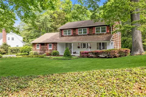 35 Edcris Ln, Huntington, NY 11743