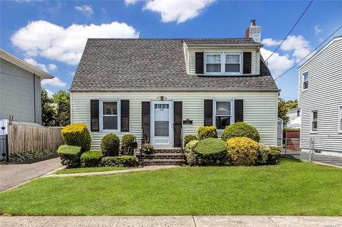 164 Kruze St, Franklin Square, NY 11010